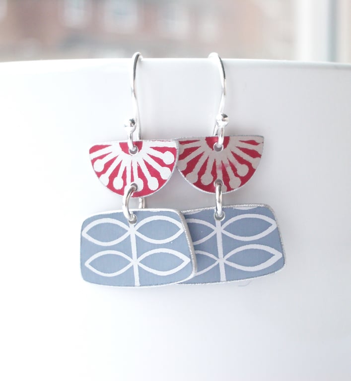 Red and grey retro flower earrings 
