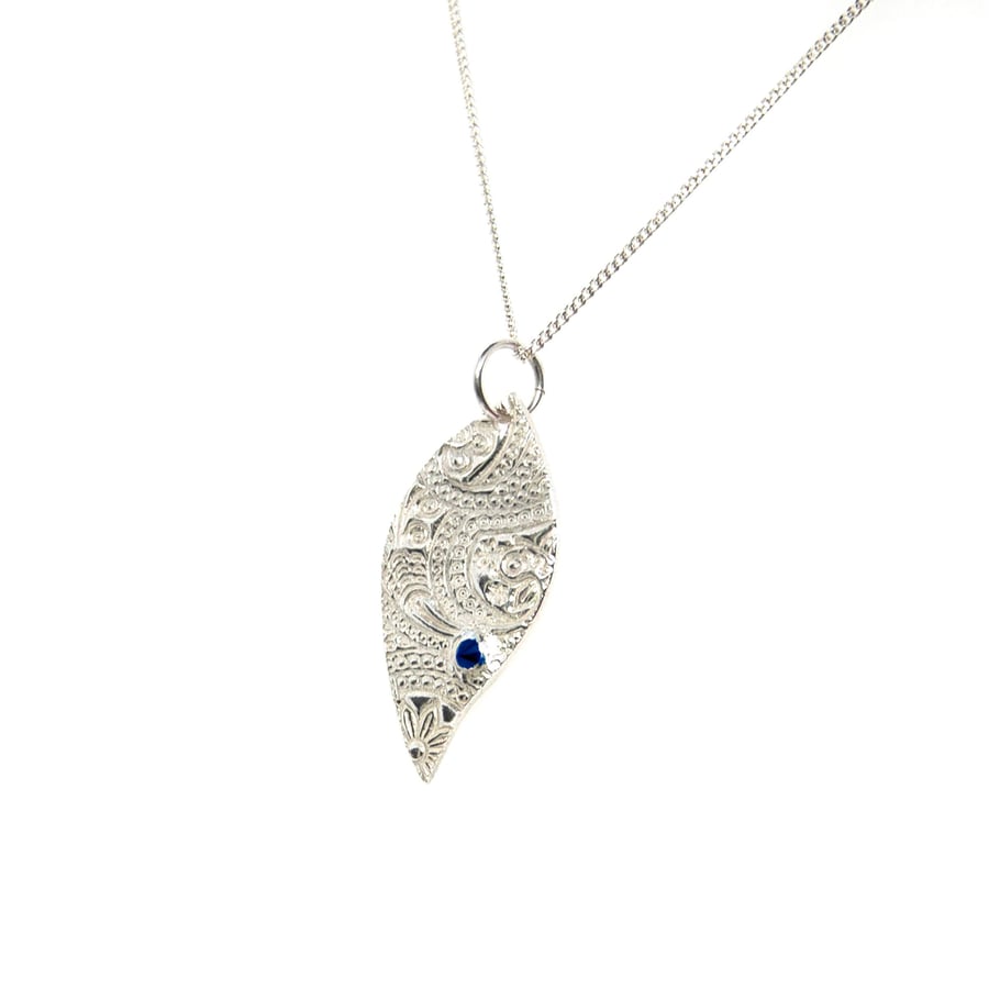 Silver Boho leaf shaped pendant with sapphire, emerald or onyx