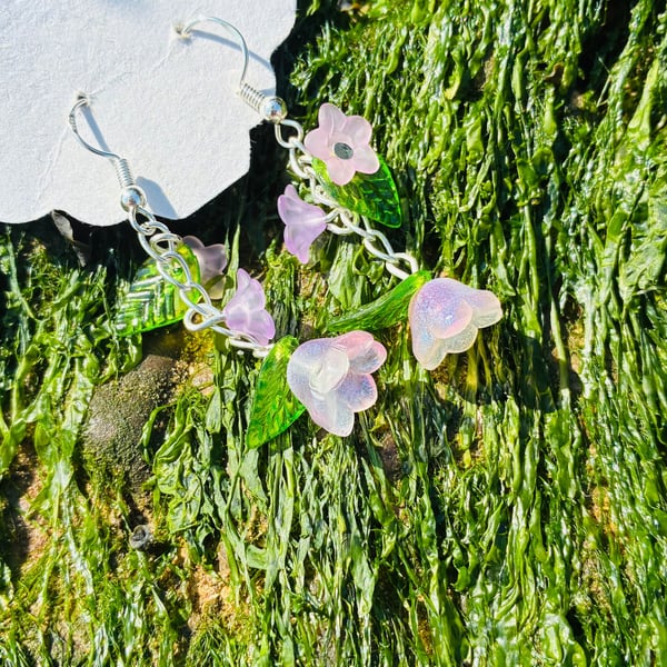 Very pretty & delicate drop lilac earrings 