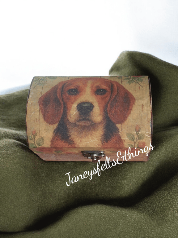 Decoupaged Beagle trinket chest