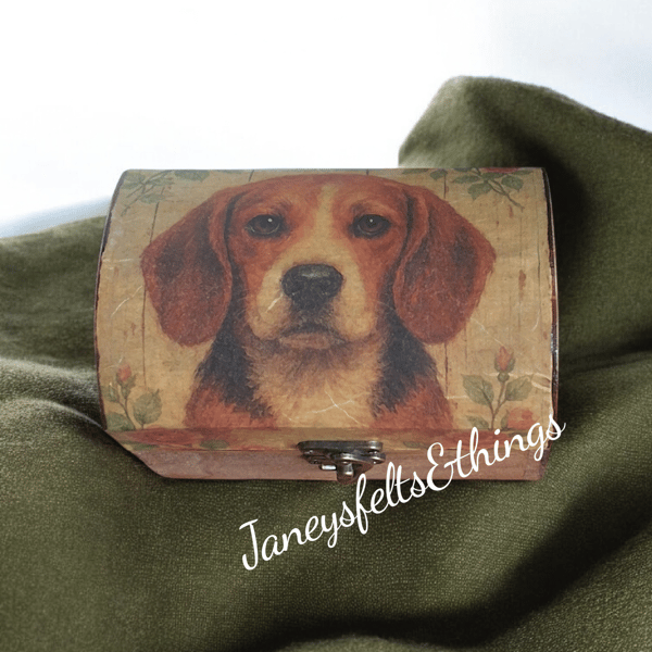 Decoupaged Beagle trinket chest