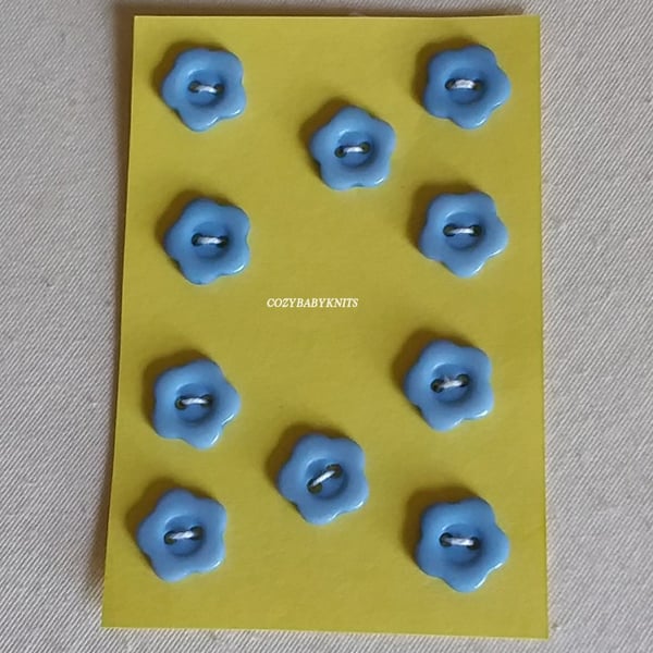 Blue flower buttons