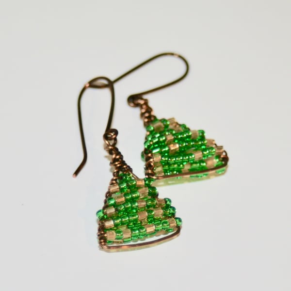 Wire-wrapped Christmas tree earrings, green and gold