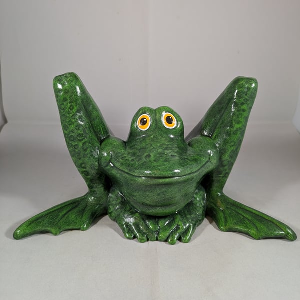 Green Ceramic Garden Frog Pond Nature Wildlife Amphibian Ornament Decoration.