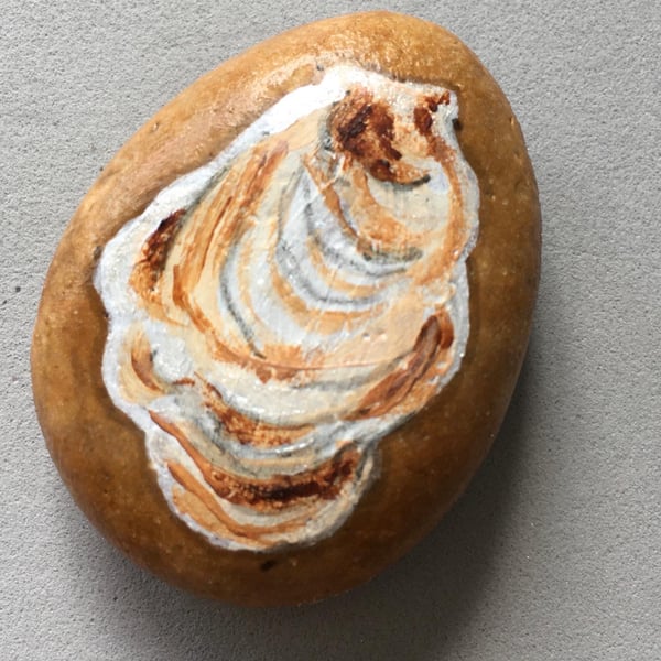 Oyster shell pebble