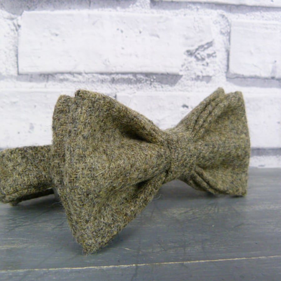 Lovat Green Tweed Bow Tie
