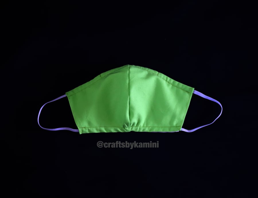 Green washable face covering with nose wire and filter pocket (postage included)