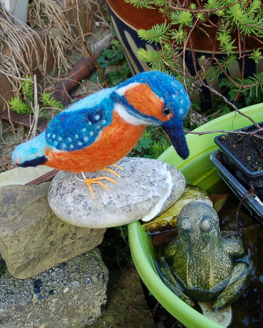 Needle felt Kingfisher, collectable animal sculpture ornament or decoration 