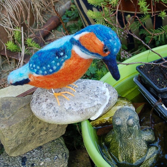 Needle felt Kingfisher, collectable animal sculpture ornament or decoration 