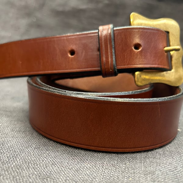 Hand stitched real leather  belt with a solid brass Ploughman’s buckle 34”