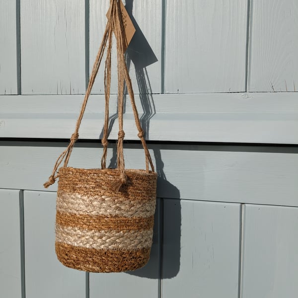 Macramé and Woven Hanging Basket Plant Pot Holder in Natural Jute and Seagrass