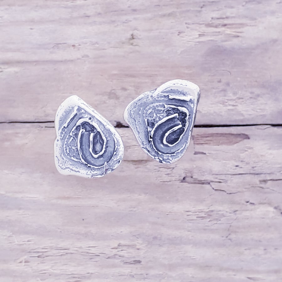 Dritness rock Ear studs
