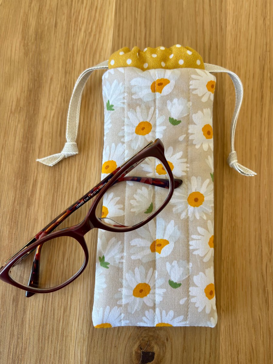 Glasses case, sunglasses pouch, padded, with drawstring,  in floral daisy print.