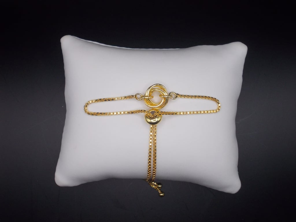 Mobius knot slider bracelet