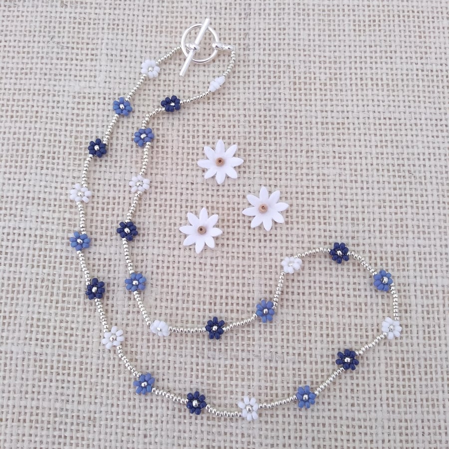 16" Blue and White Small Daisy Beaded Necklace