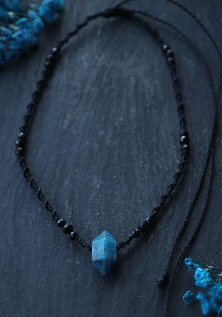 Women's adjustable Apatite and Black Tourmaline necklace in black