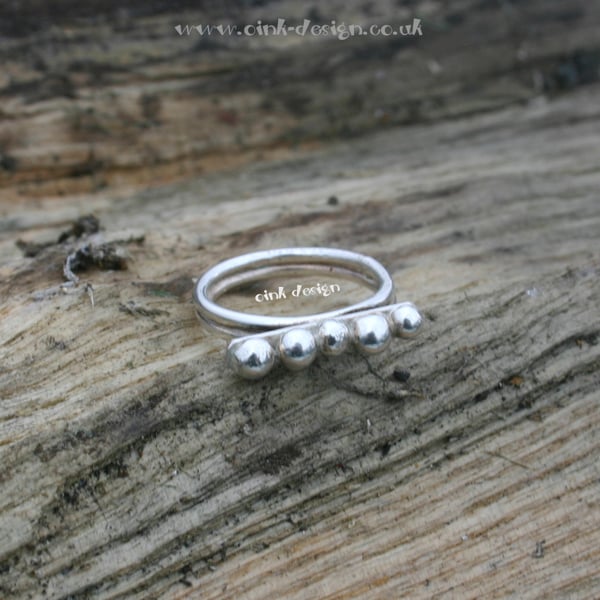 Sterling silver double band ring size K with five silver pebbles