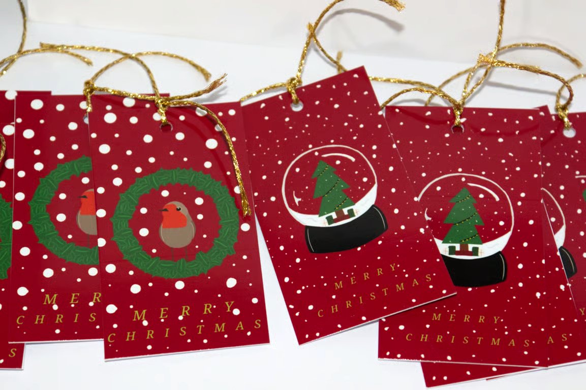 10 Christmas gift tags 'Robins and snow globes', gift wrapping accessory 