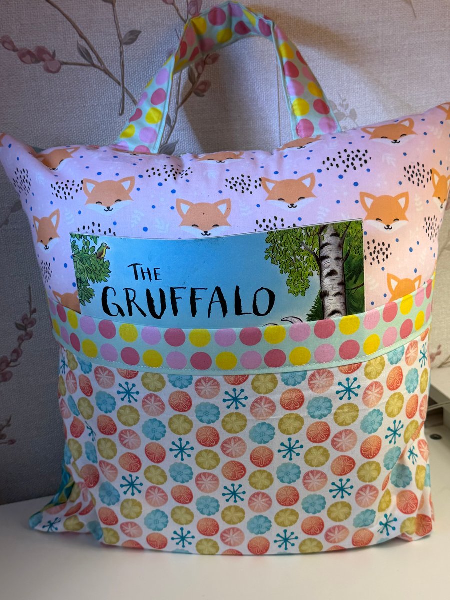 Reading Cushion, Pocket Cushion