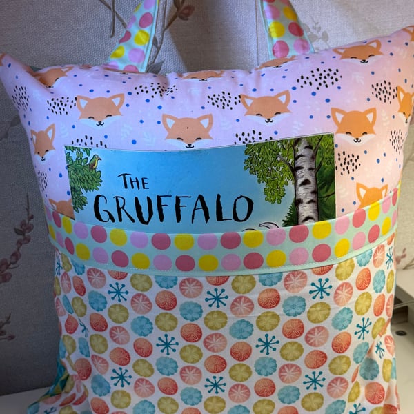 Reading Cushion, Pocket Cushion