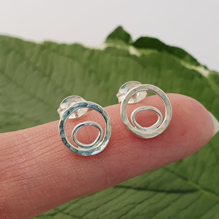 9mm Hammered Circle & Plain Oval Stud Earrings (Sterling Silver)