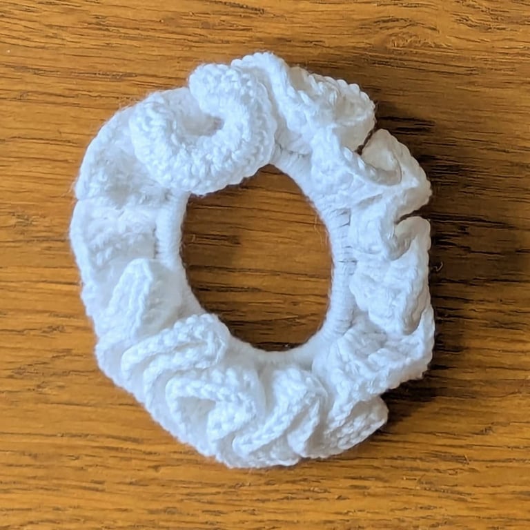 Crocheted hair bobble - white