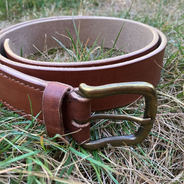 35mm, oak bark tanned, handstitched leather belt