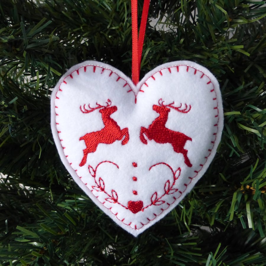Christmas heart decoration, hanging decoration, reindeers, felt.