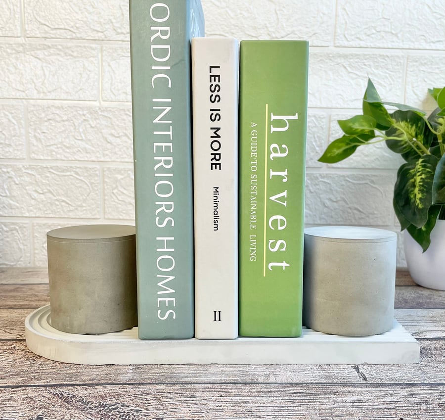 Concrete cylinder bookends