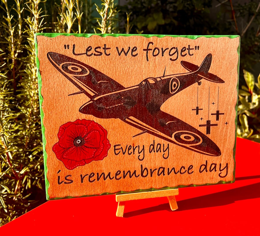 Lest we forget wooden plaque 