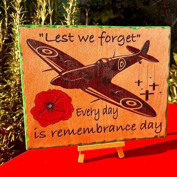 Lest we forget wooden plaque 