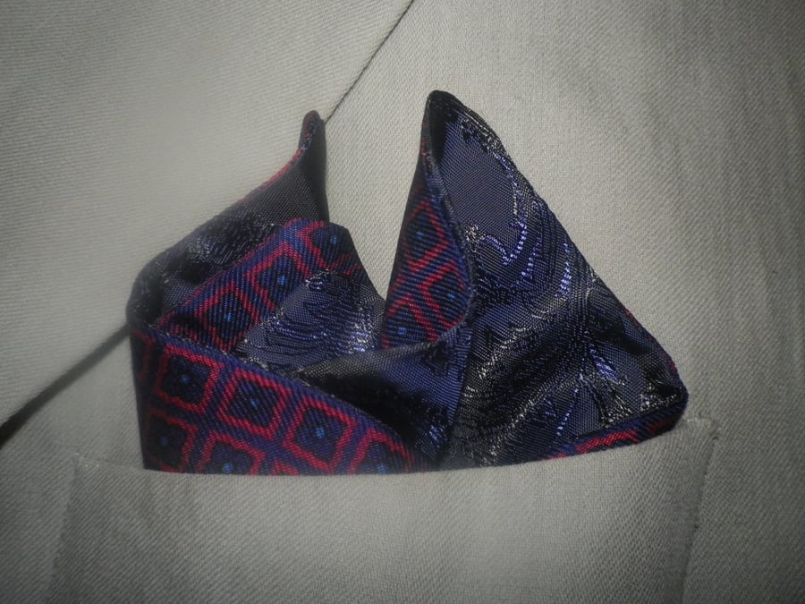 Navy red check design teamed with dark navy paisley reversible pocket square 