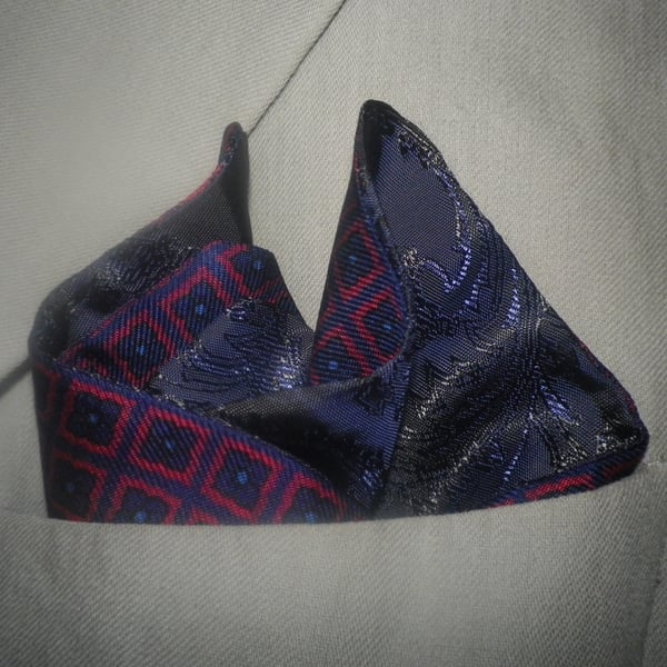 Navy red check design teamed with dark navy paisley reversible pocket square 