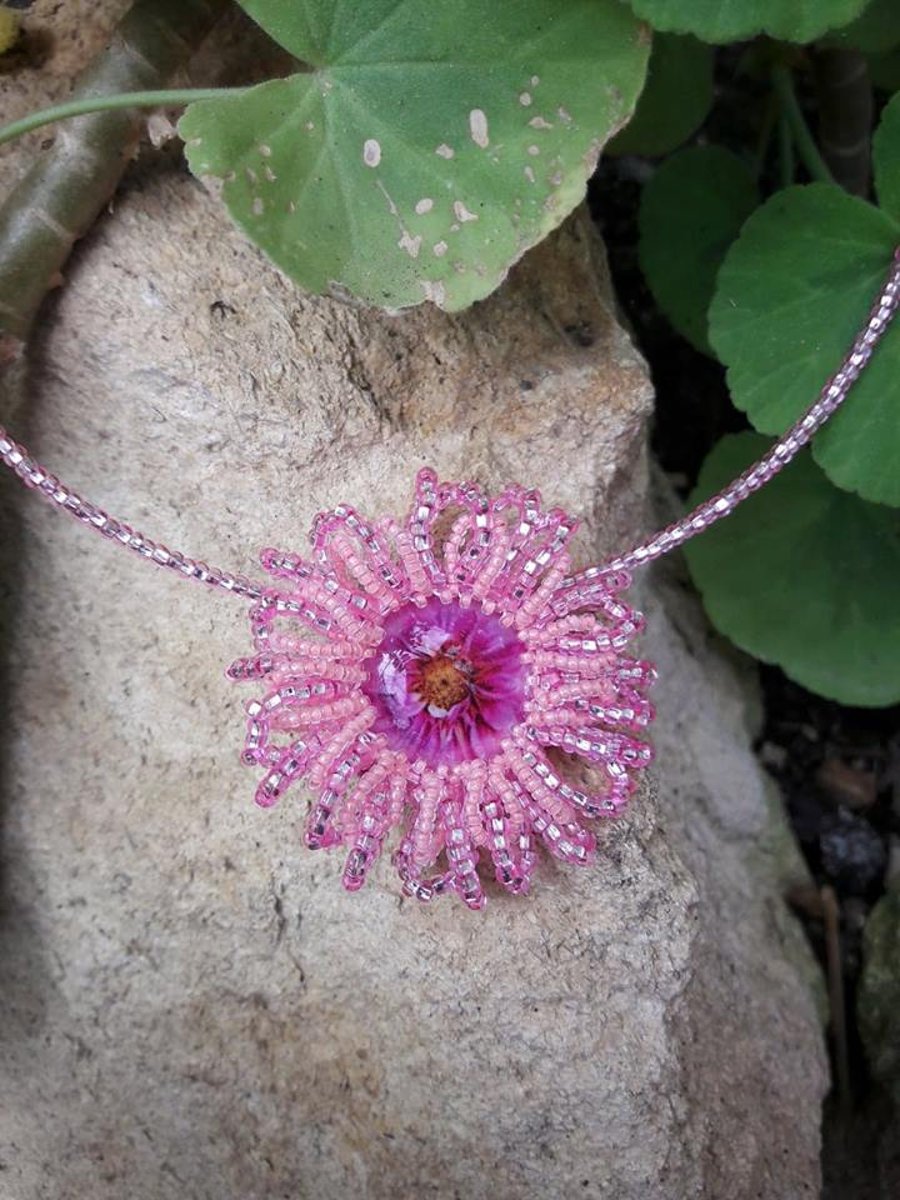SALE 50% OFF Pink Beaded Necklace - Daisy flower design