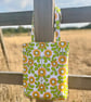 Retro floral beach tote with waterproof lining - Image 2