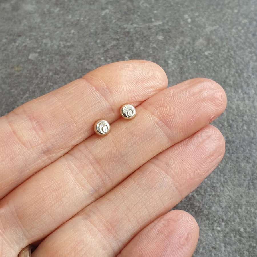 Solid 9ct white gold studs, Spiral pattern, Tiny gold nuggets, Pebble jewellery