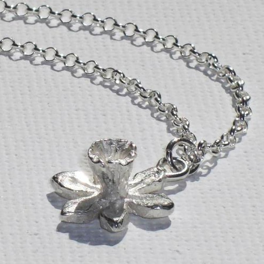 Silver Daffodil Necklace