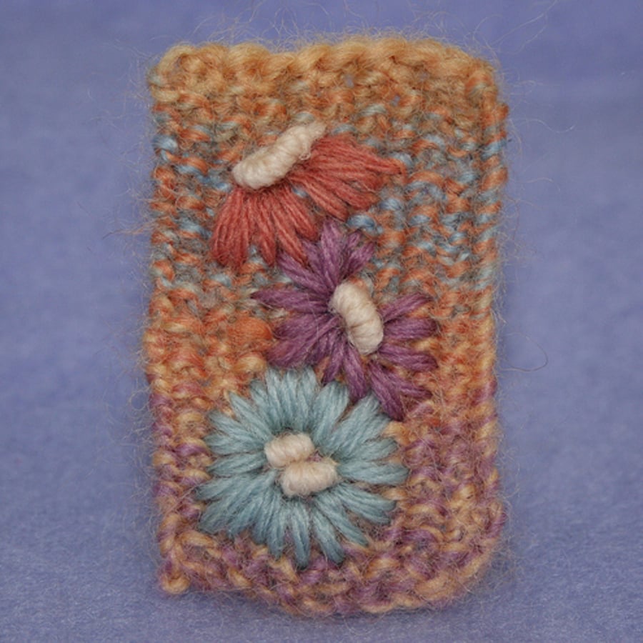 Embroidered Brooch - Dainty Daisies
