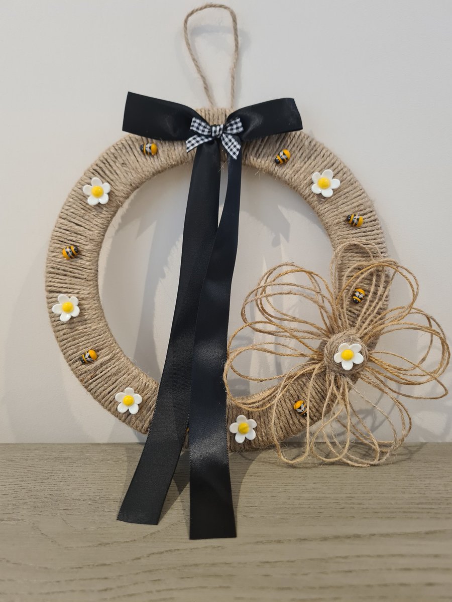 Bumble Bee & Daisy Wreath