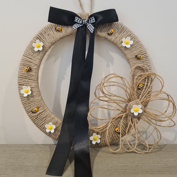 Bumble Bee & Daisy Wreath