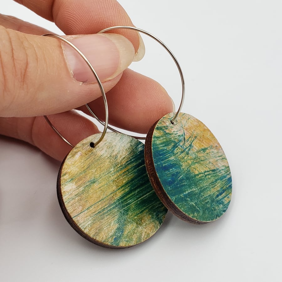 Small dangly earrings in a scribble design