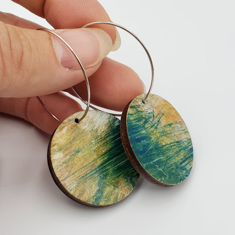 Small dangly earrings in a scribble design