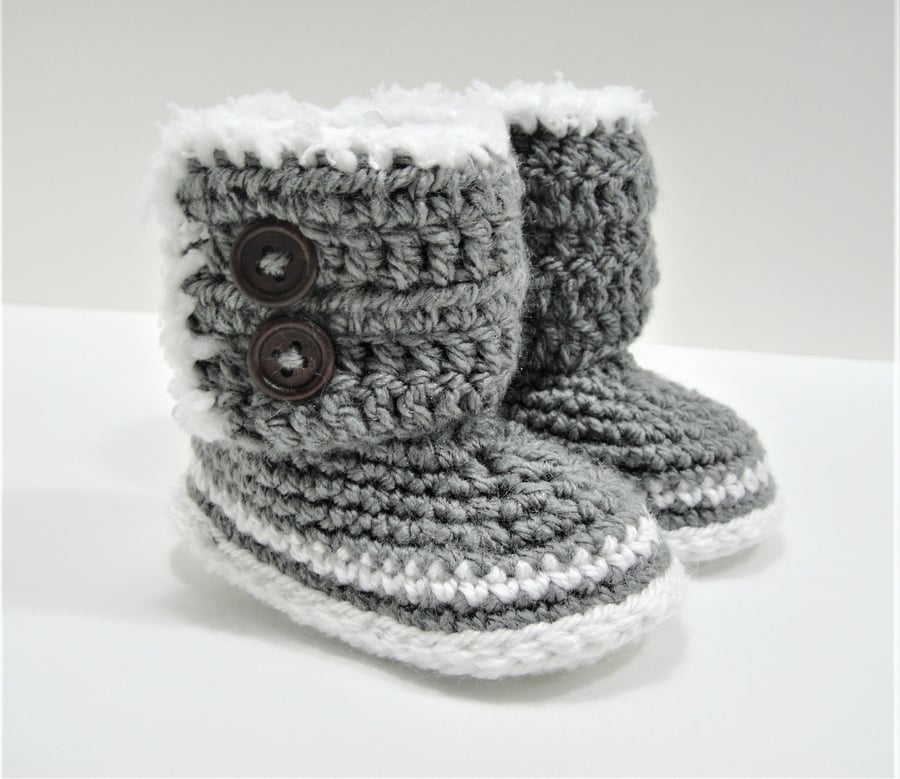 Crochet babies Booties, Boys and Girls Winter shoes, Fur Trimmed boots,