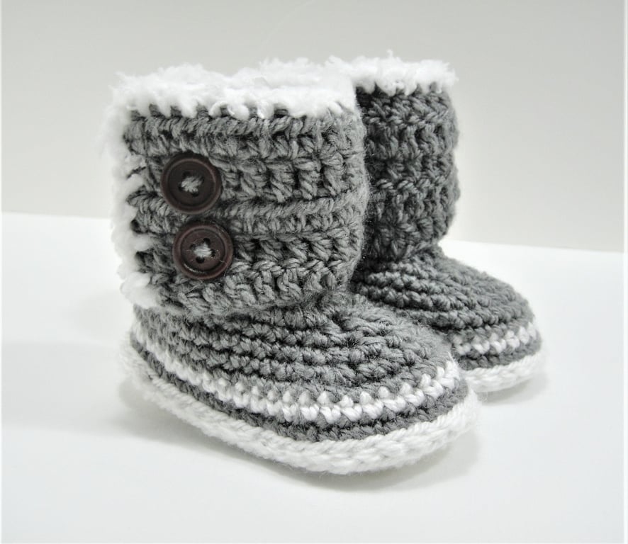 Crochet babies Booties, Boys and Girls Winter shoes, Fur Trimmed boots,