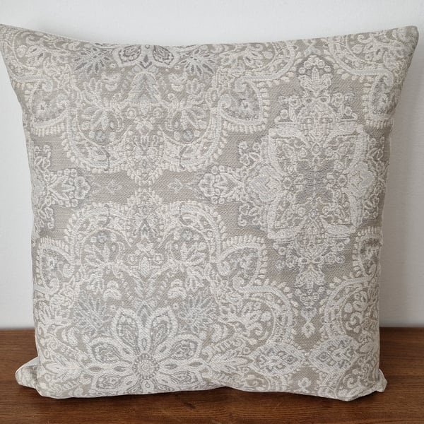 Handmade 'Bukara' damask cushion cover