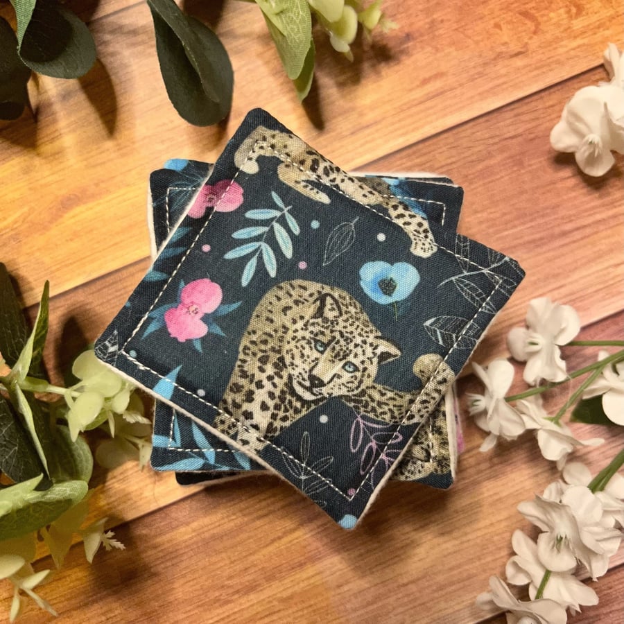 Snow Leopard Mini Skincare Giftset Reusable Skincare Pads and Washbag Giftset, m