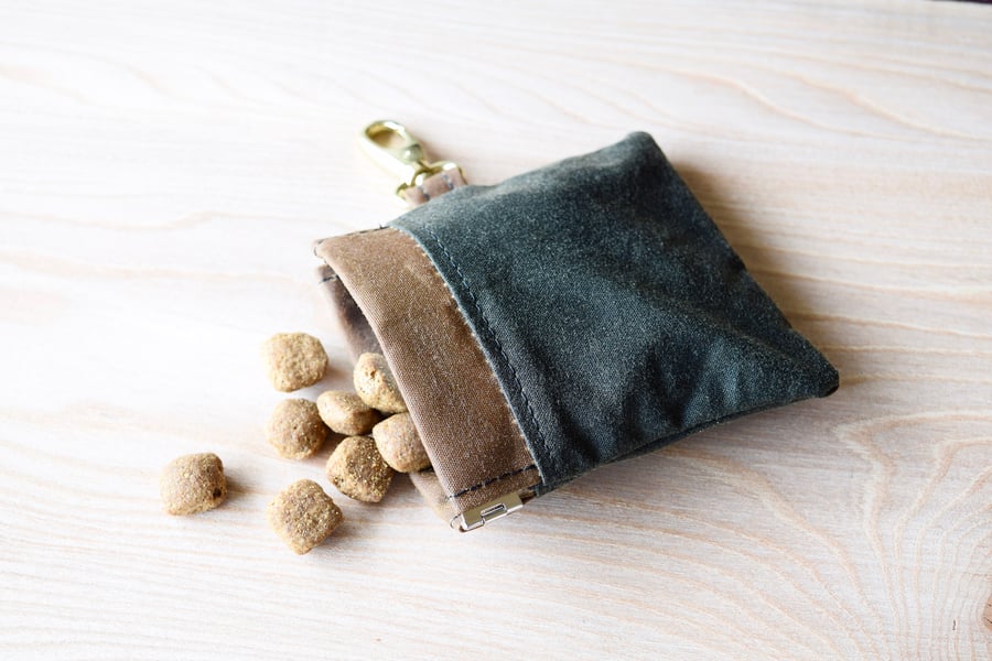Puppy dogs treats pouch - handy size fits easily into pocket or onto lead 