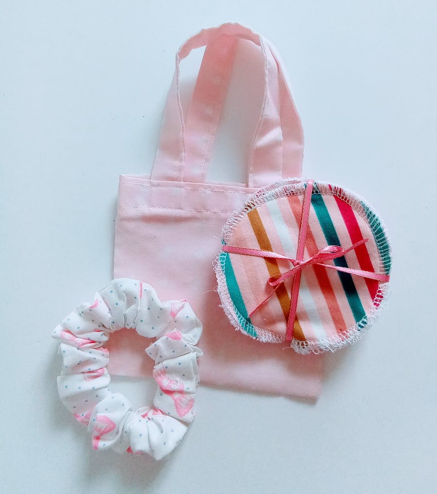 Beautiful Bundle Gift set, pink,  gift bag, scrunchie, face wipes, Gift 