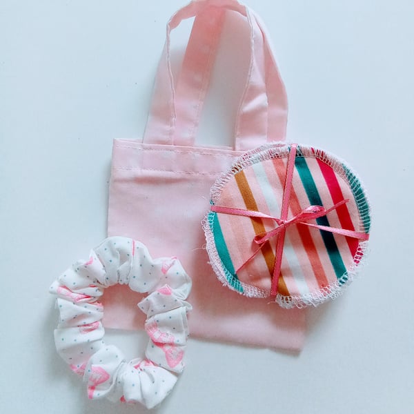 Beautiful Bundle Gift set, pink,  gift bag, scrunchie, face wipes, Gift 