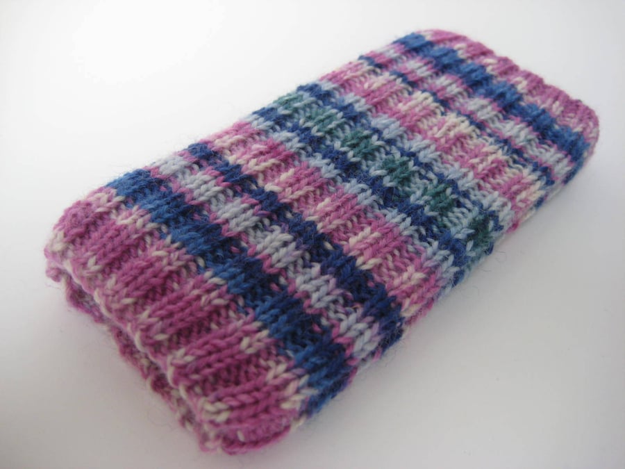 hand knitted mobile iPhone 5 SE wool cosy